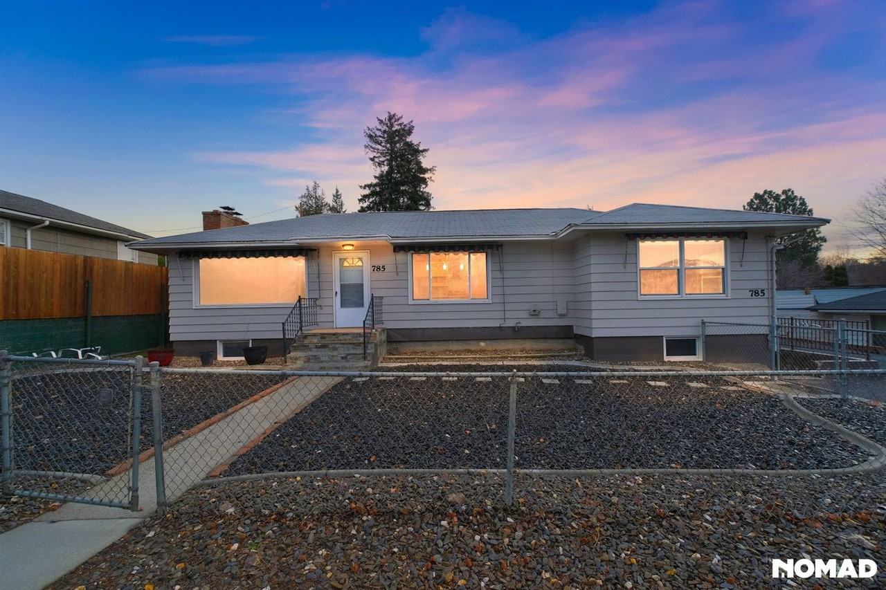 785 Eastmont Ave - Photo 2 of 32