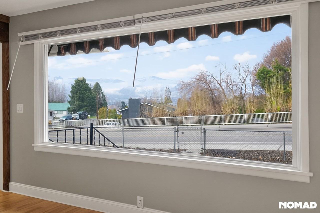 785 Eastmont Ave - Photo 3 of 32