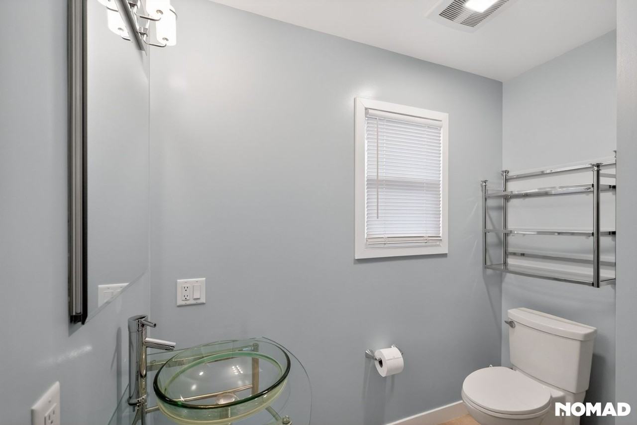 785 Eastmont Ave - Photo 4 of 32