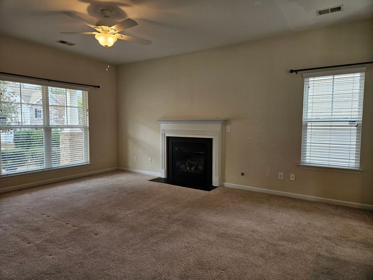 204 Hammock Dr - Photo 4 of 21