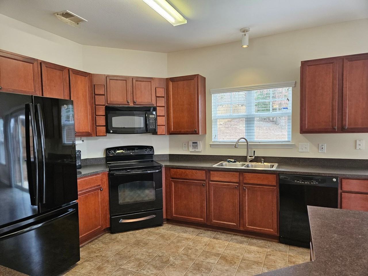 204 Hammock Dr - Photo 5 of 21