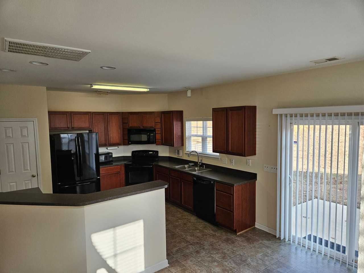 204 Hammock Dr - Photo 6 of 21