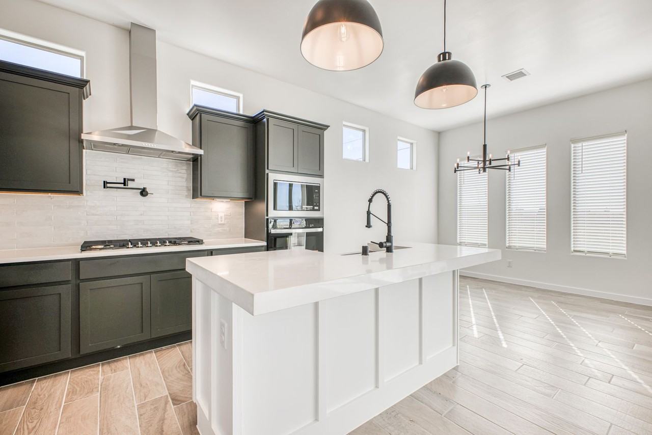 13340 Coldham St - Photo 3 of 50