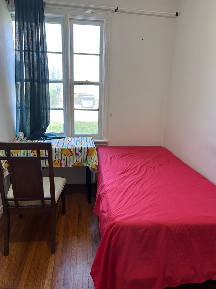 566 Caledonia Rd - Photo 4 of 14