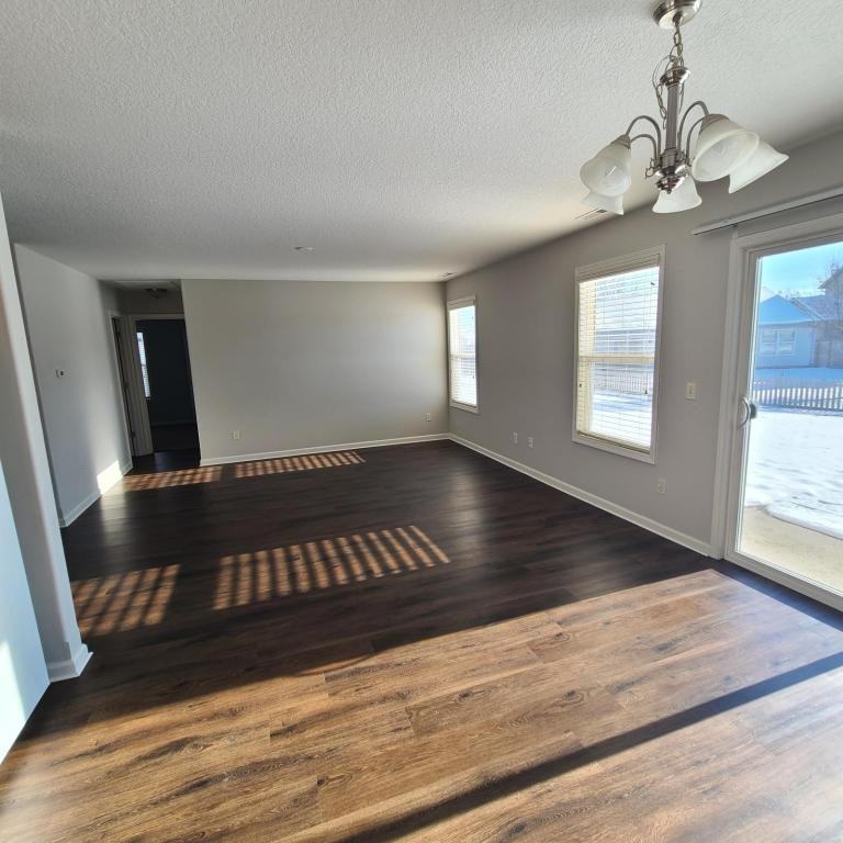 10192 Greenmoor Dr - Photo 4 of 17