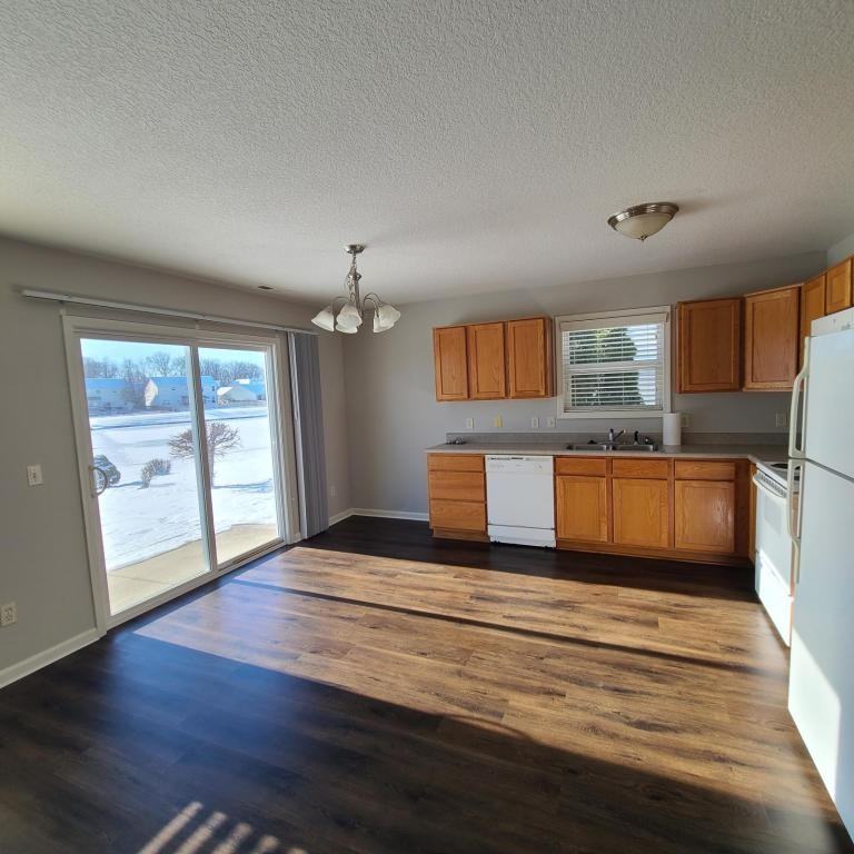 10192 Greenmoor Dr - Photo 6 of 17