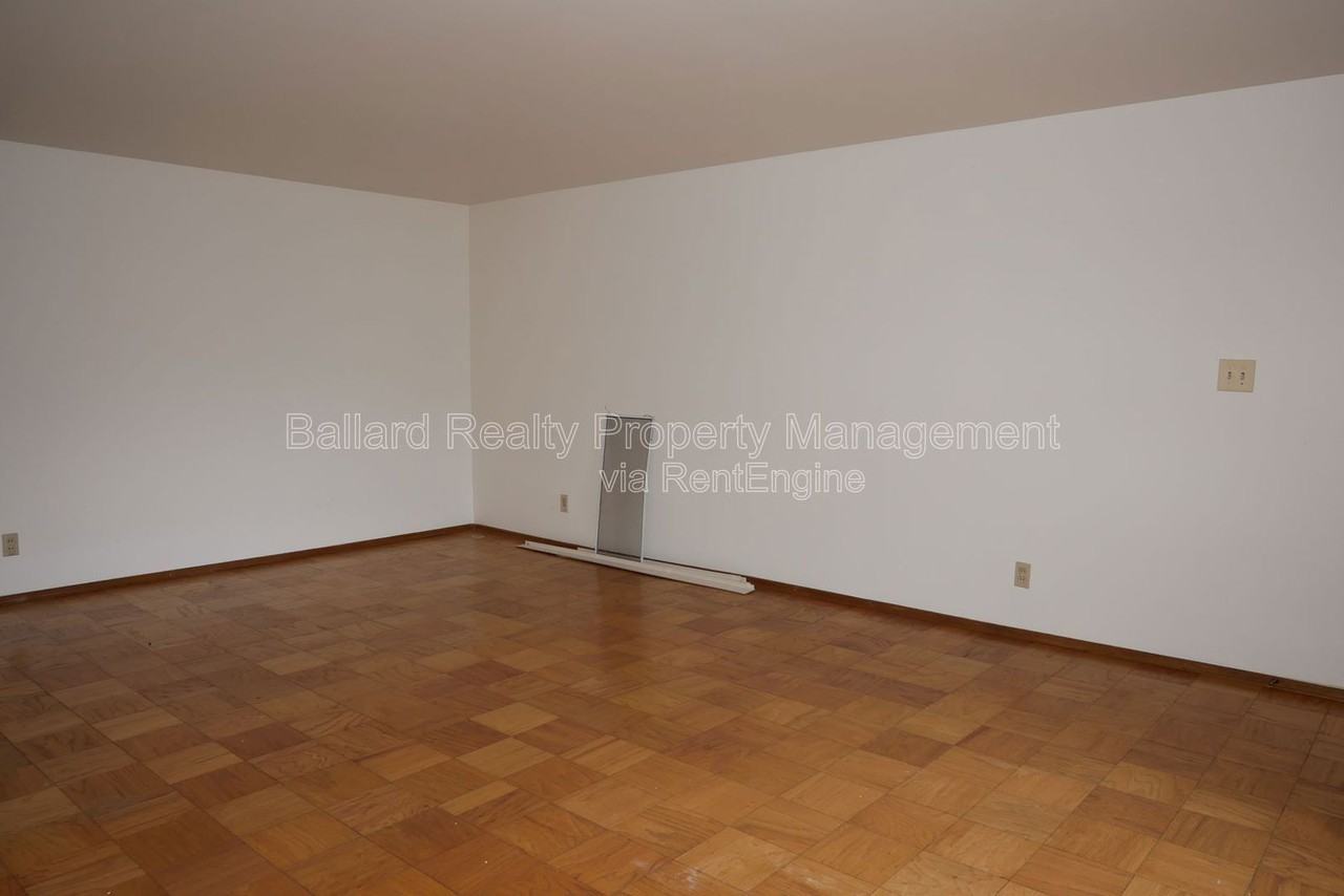 4517 Evanston Ave N - Photo 3 of 15