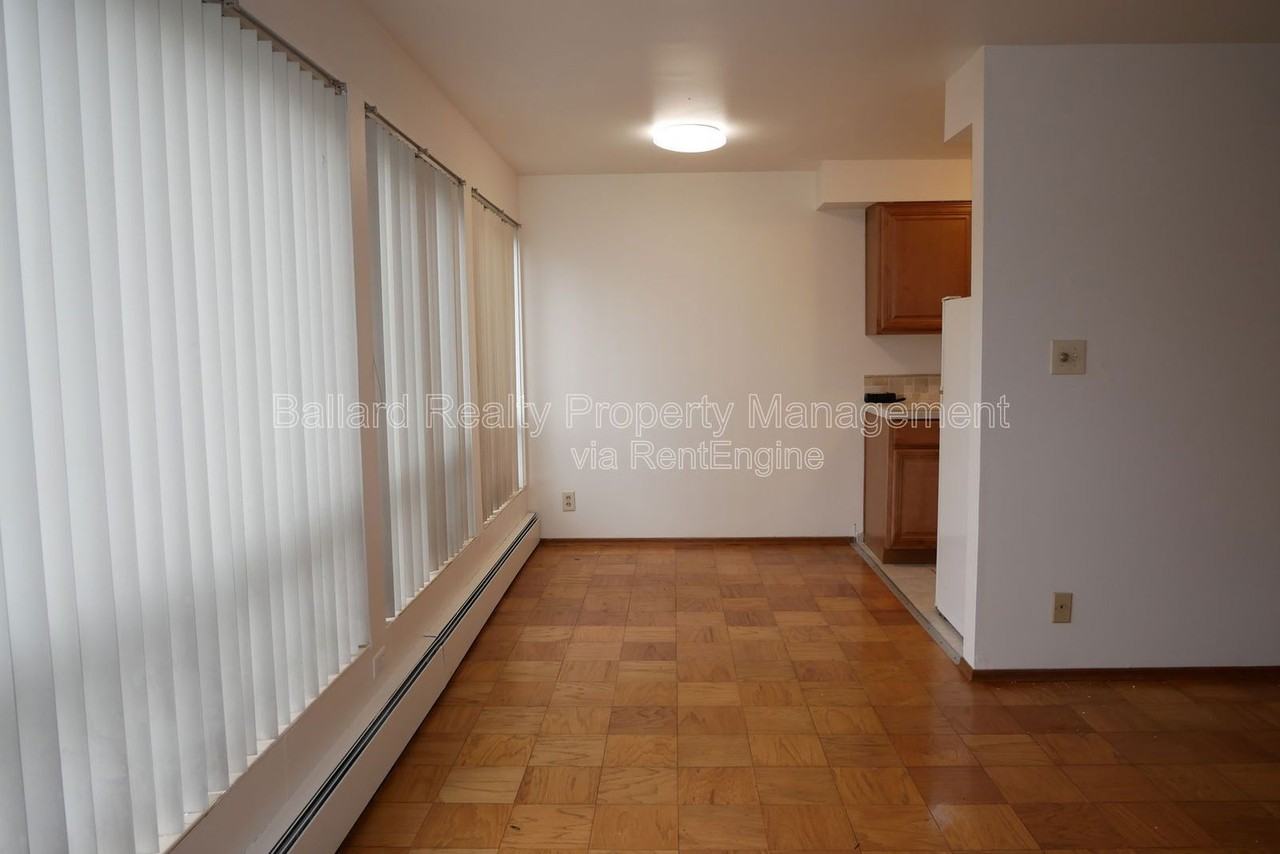 4517 Evanston Ave N - Photo 4 of 15