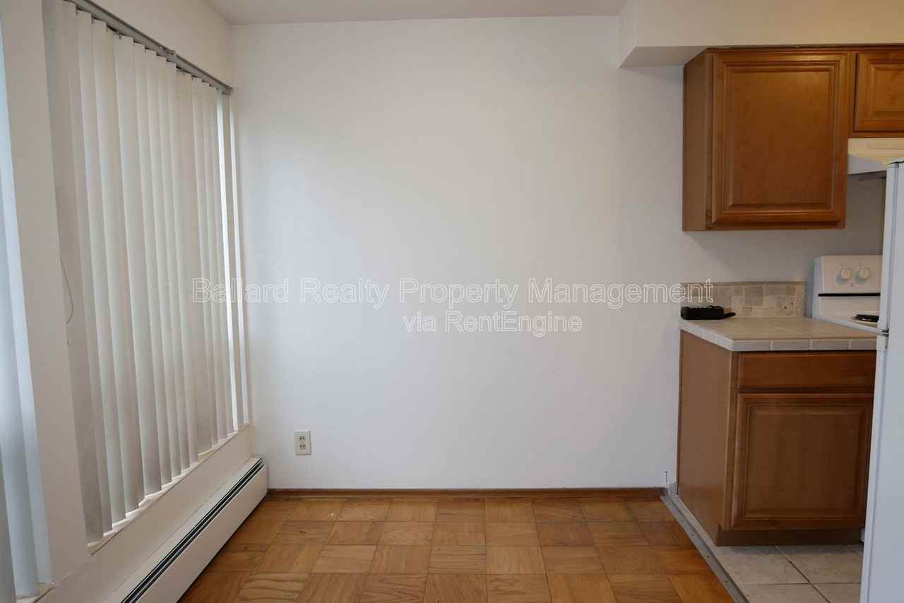 4517 Evanston Ave N - Photo 5 of 15