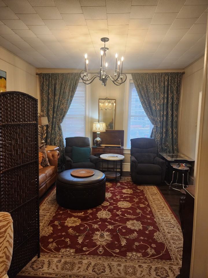 731 Bluff St - Photo 2 of 10