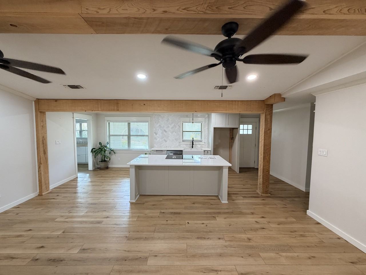 206 Oak St - Photo 6 of 18