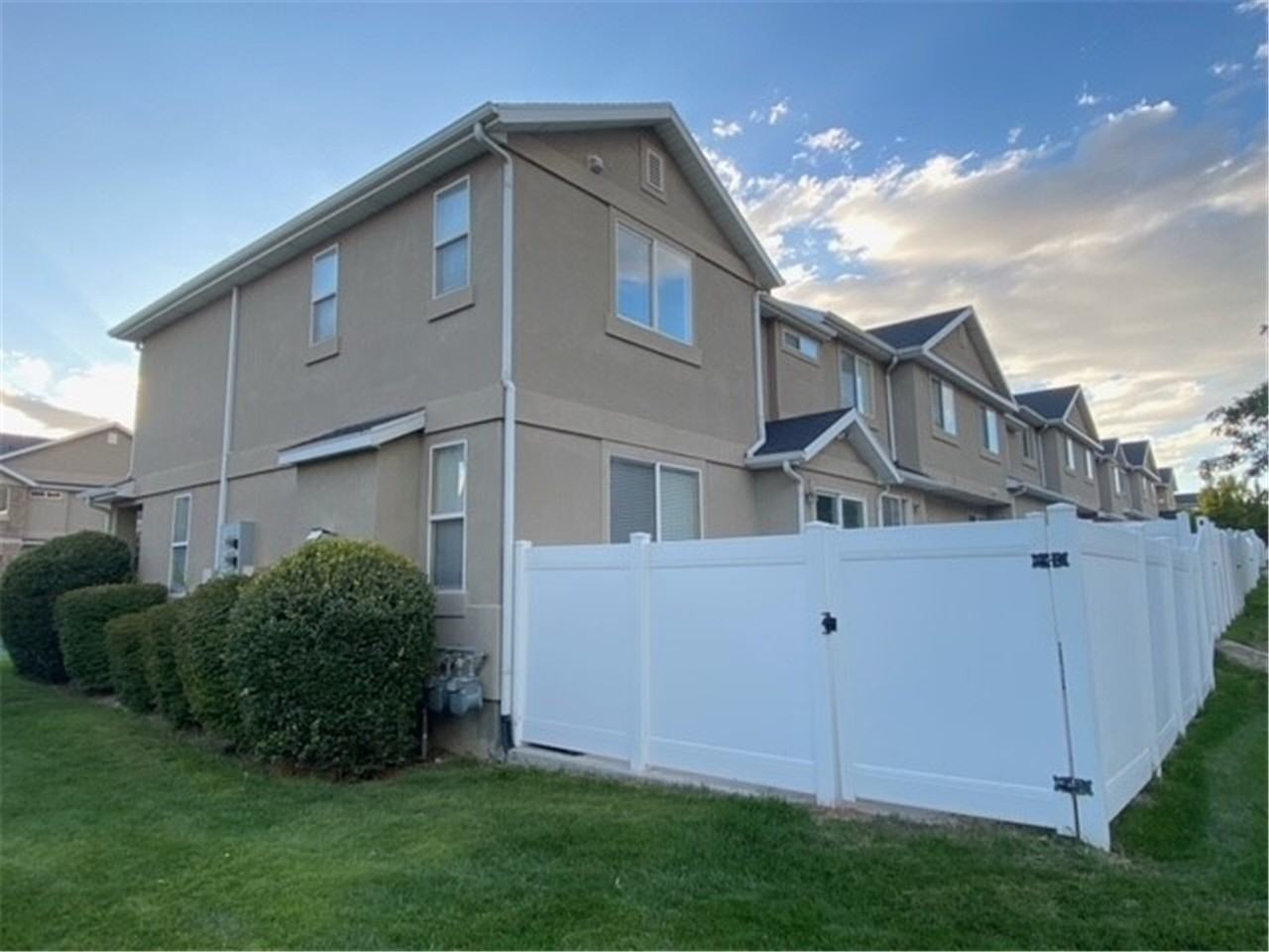 1255 Se - Photo 2 of 9