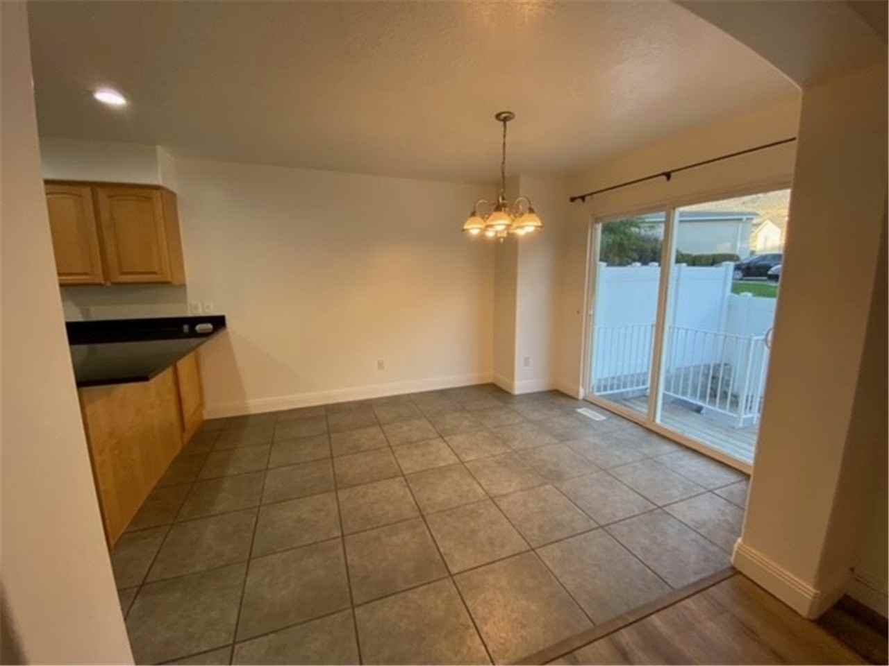 1255 Se - Photo 4 of 9