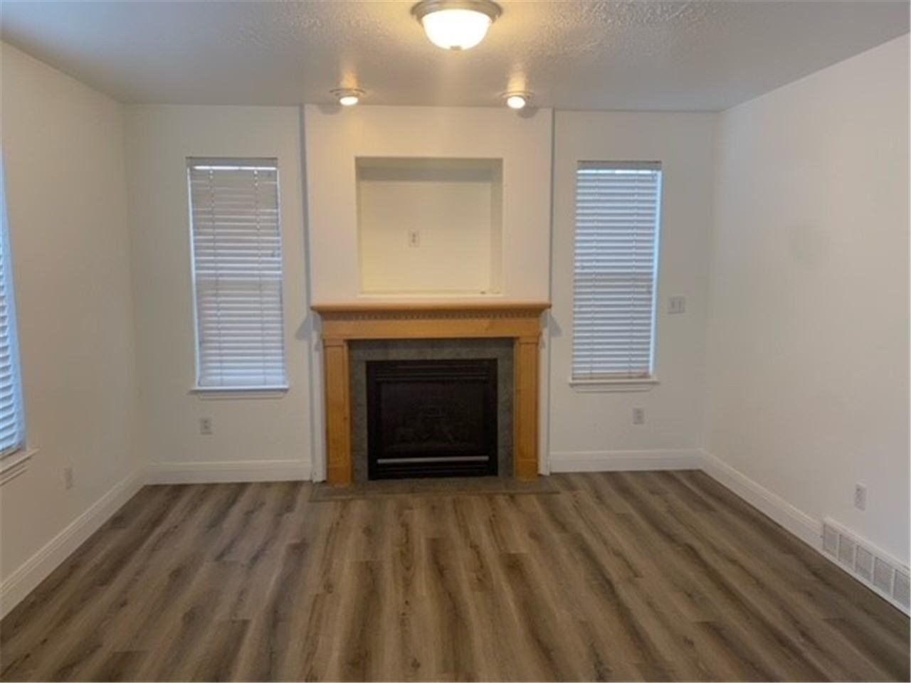 1255 Se - Photo 5 of 9