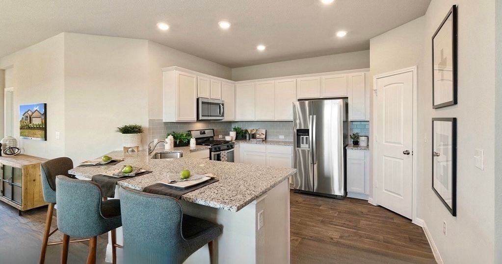 611 Bluffview Dr - Photo 3 of 13