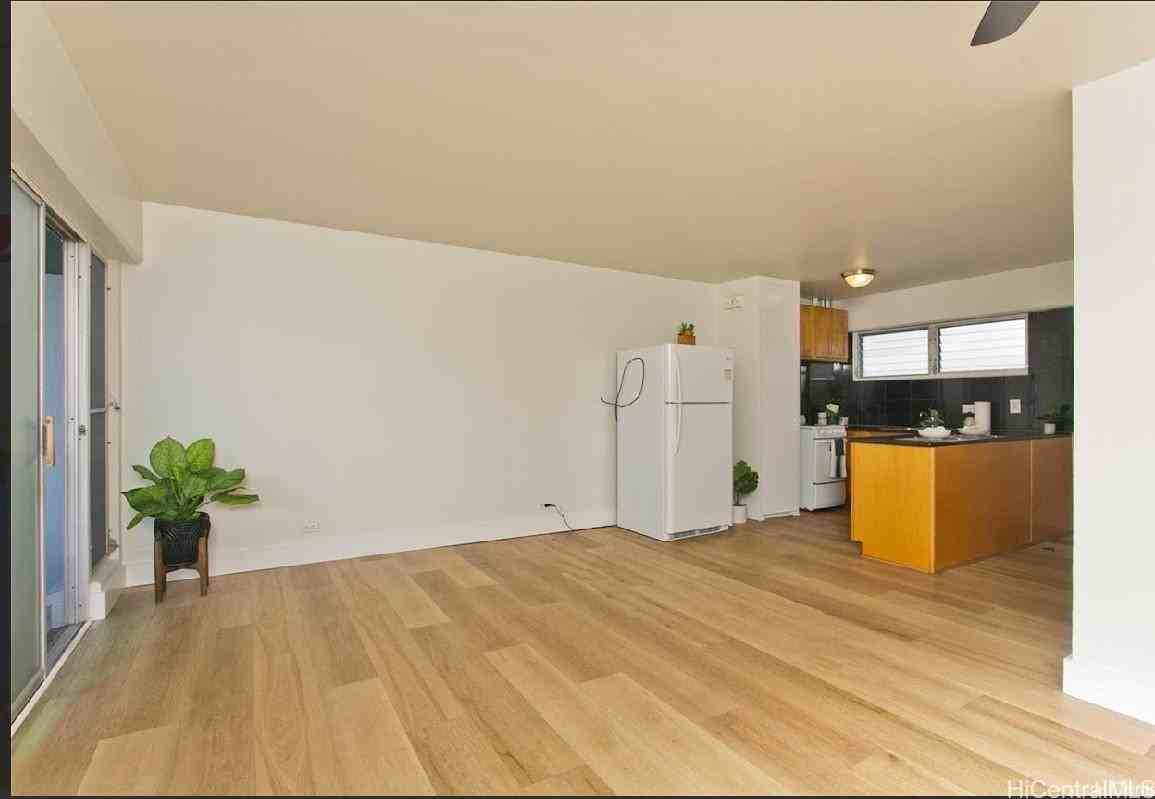 909 University Ave #211 - Photo 2 of 10