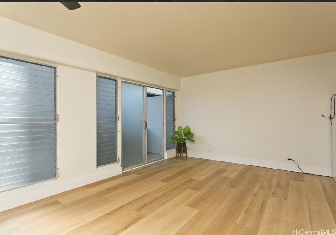 909 University Ave #211 - Photo 3 of 10