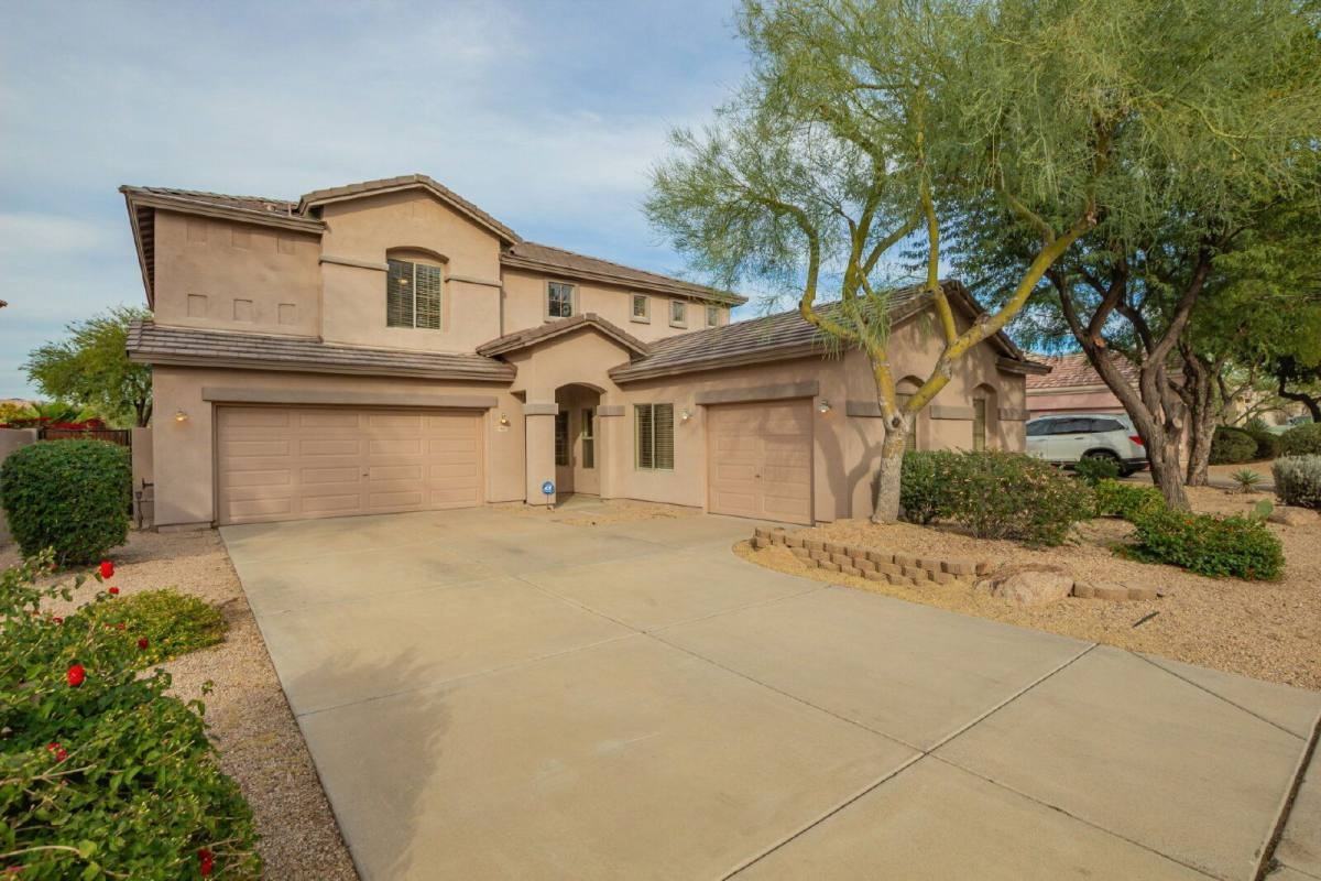 4618 E Brilliant Sky Dr - Photo 2 of 10