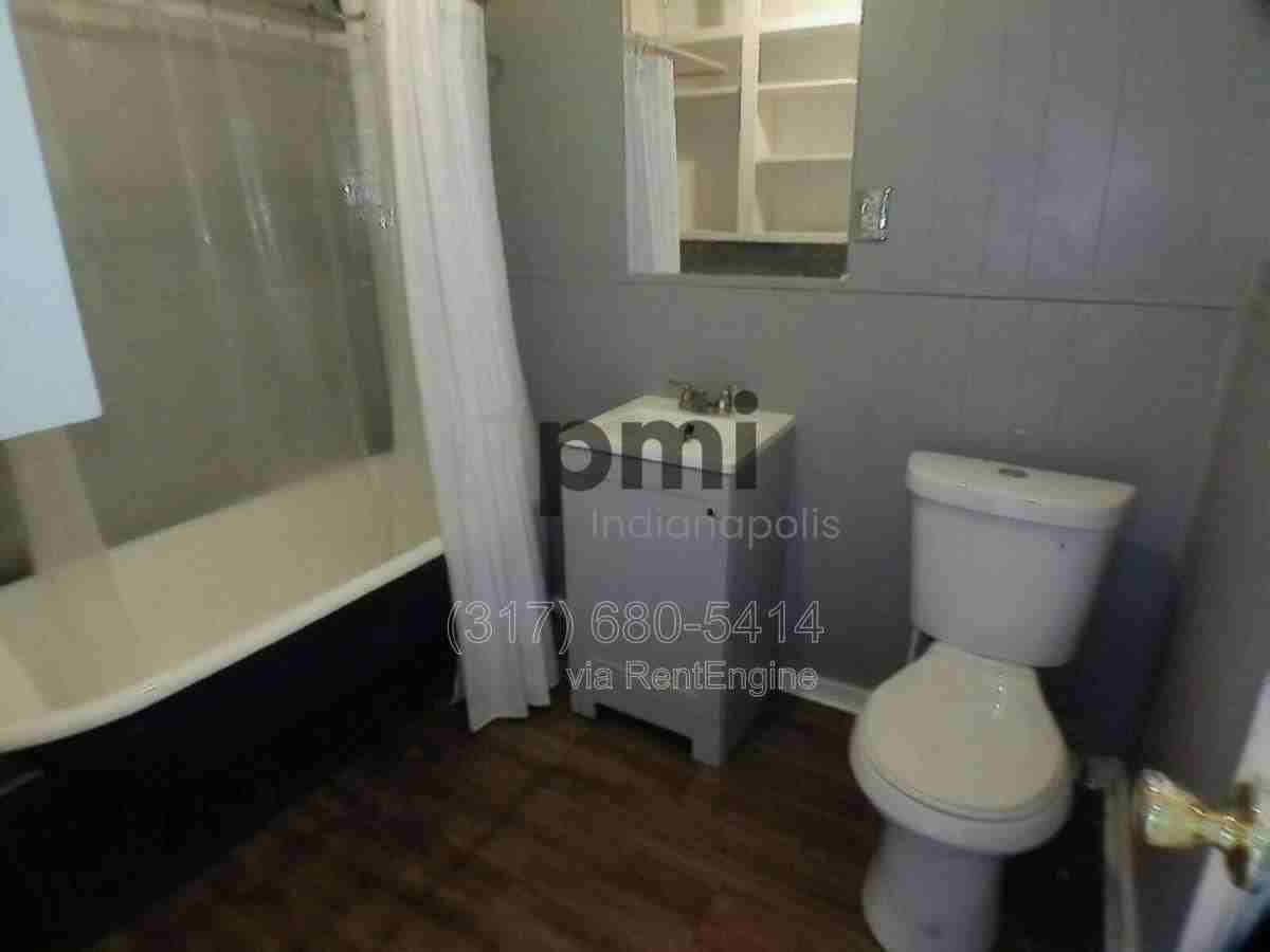 213 1 2 S Madison Ave - Photo 7 of 8