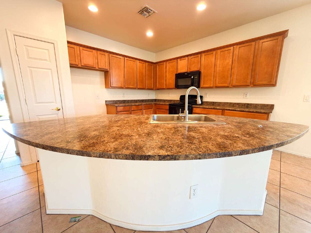 6614 W Harwell Rd - Photo 4 of 24