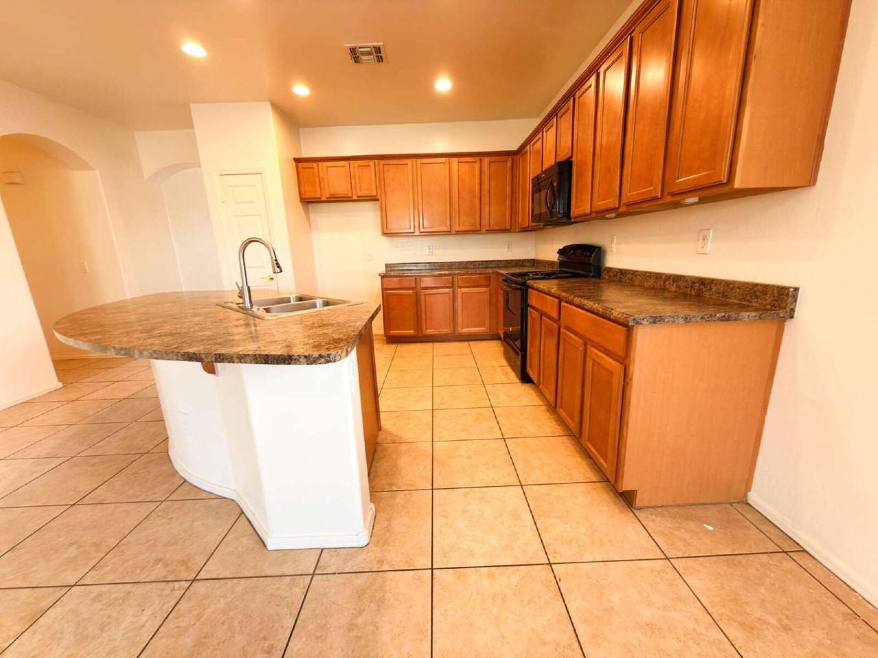 6614 W Harwell Rd - Photo 5 of 24