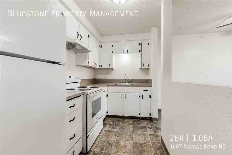 1607 Savage Rd Ne - Photo 4 of 23