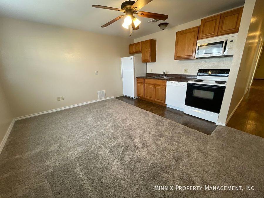 1400 5th Ave #B - Photo 3 of 16