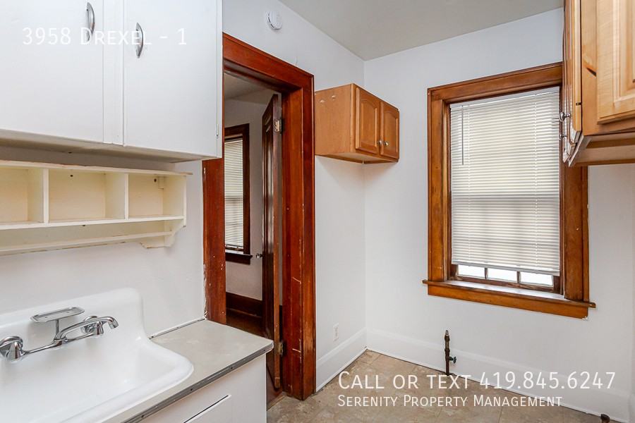 3958 Drexel Dr #1 - Photo 5 of 9