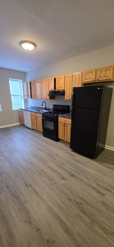 420 N Montford Ave - Photo 2 of 12