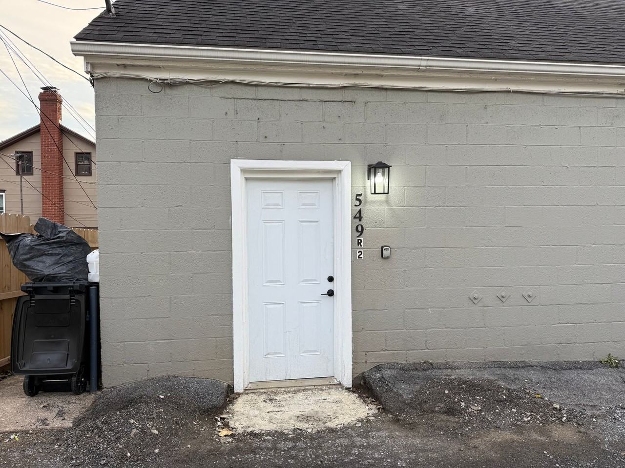 549 N Front St #R2 - Photo 2 of 18