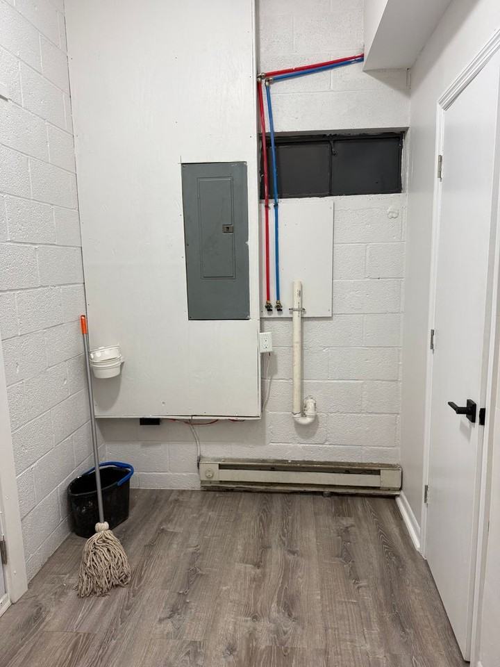 549 N Front St #R2 - Photo 4 of 18