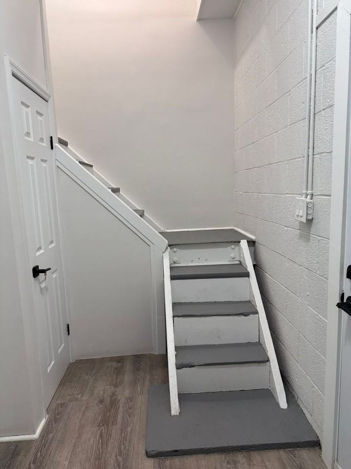 549 N Front St #R2 - Photo 5 of 18