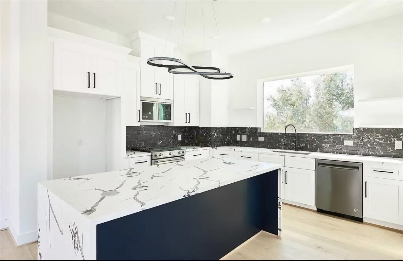 2724 Rosalie St #2724 - Photo 2 of 26