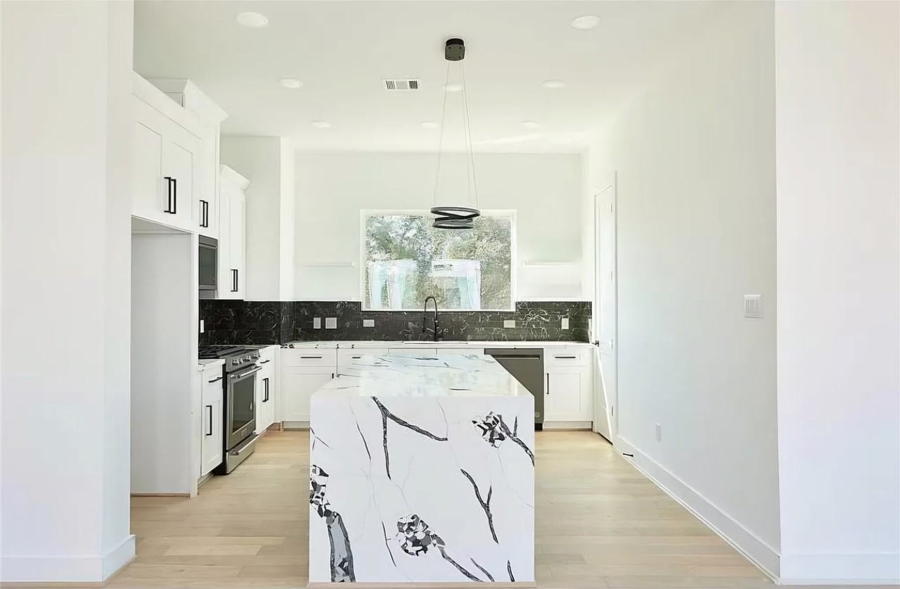 2724 Rosalie St #2724 - Photo 6 of 26