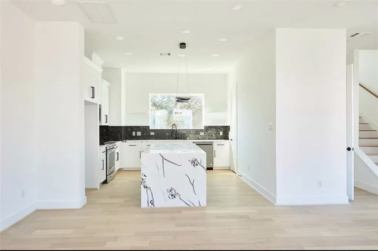 2724 Rosalie St #2724 - Photo 7 of 26