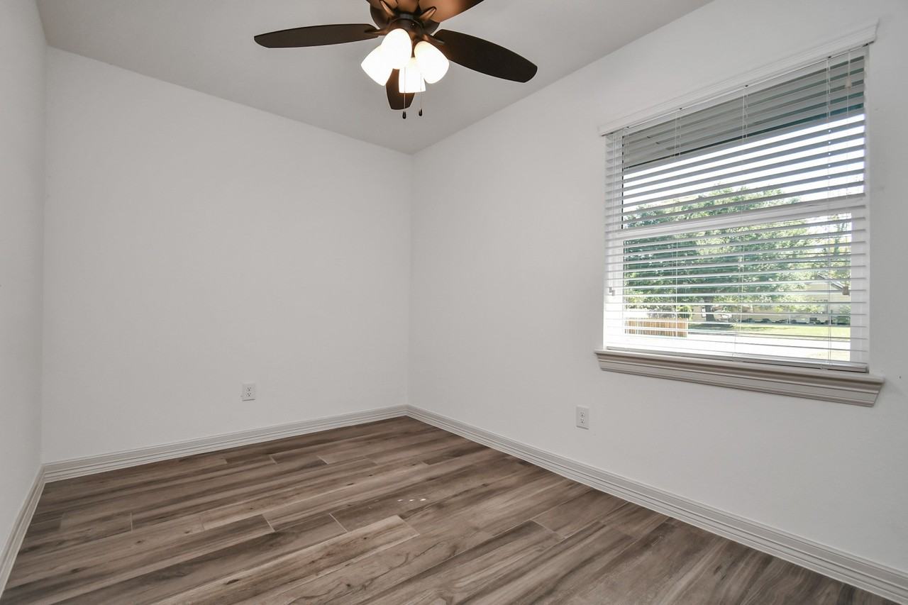 1805 East Ave #1805 - Photo 7 of 40