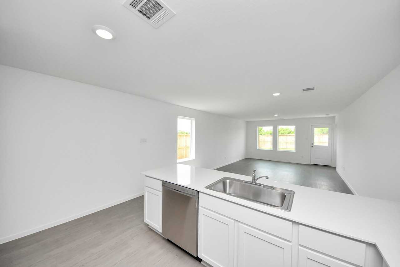 27438 Sweetwater Bay Dr #27438 - Photo 7 of 37