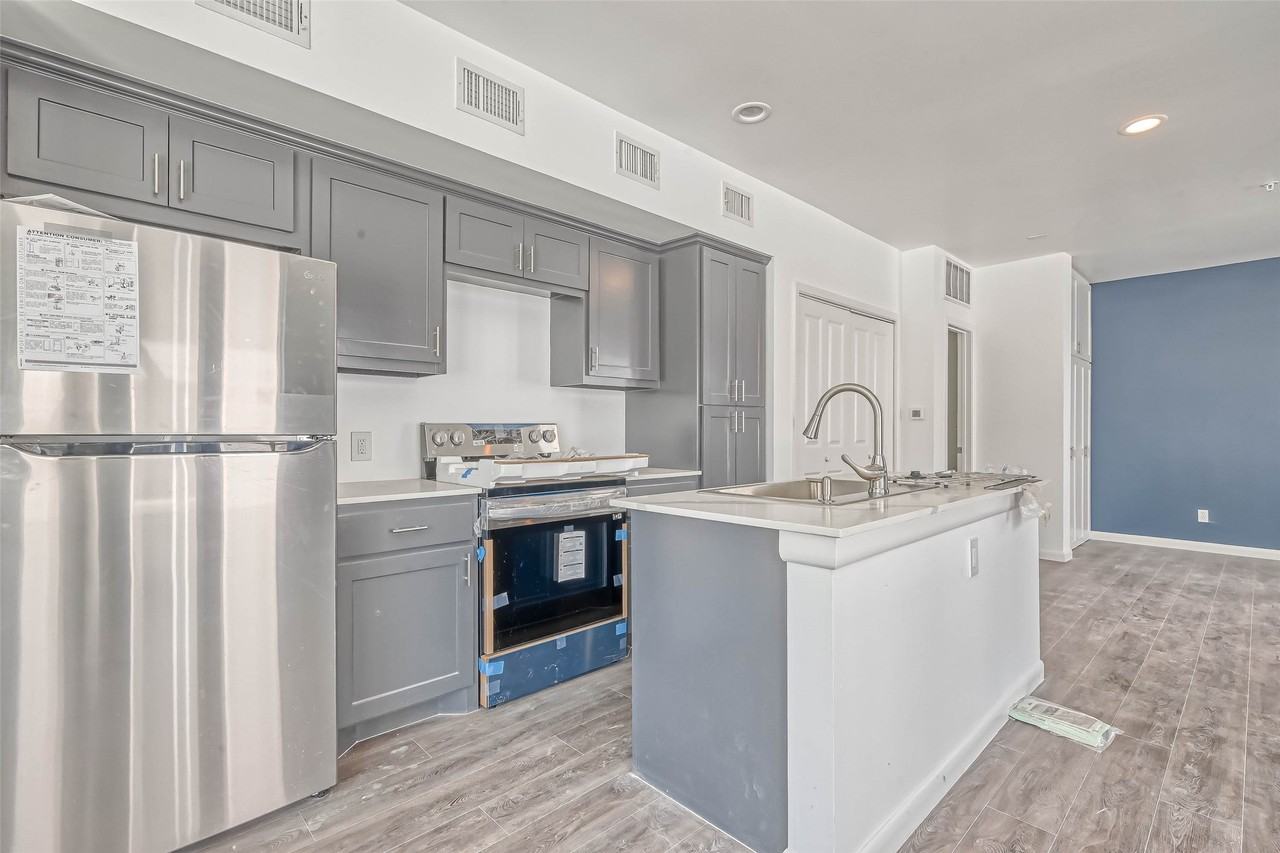 1924 Calumet St #1924-202 - Photo 4 of 11