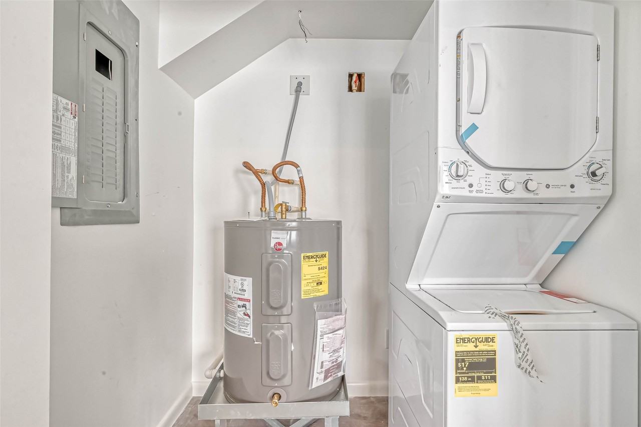 1924 Calumet St #1924-202 - Photo 5 of 11