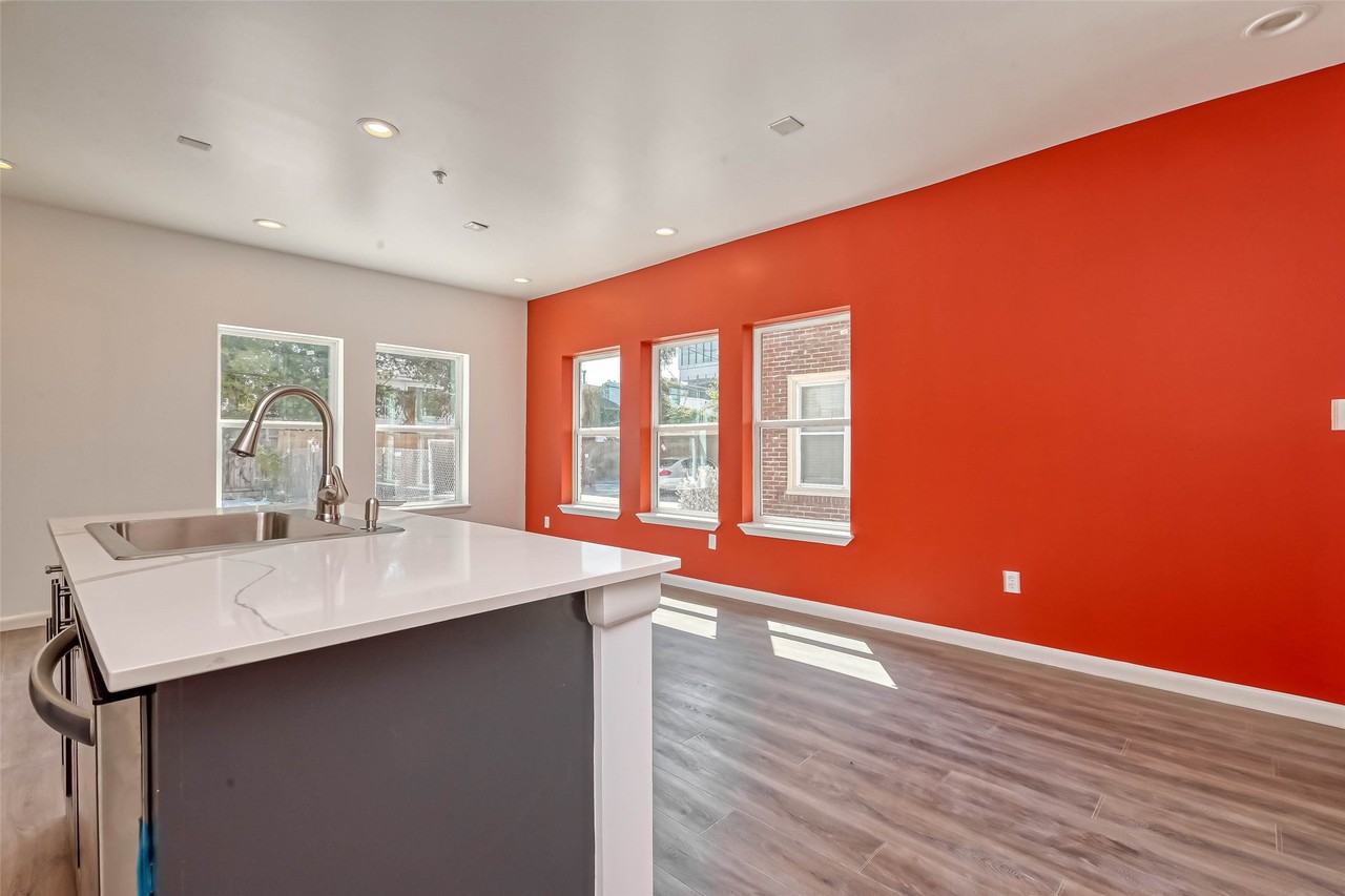 1924 Calumet St #1924-202 - Photo 7 of 11