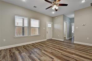 519 W Bond St #519 - Photo 4 of 14