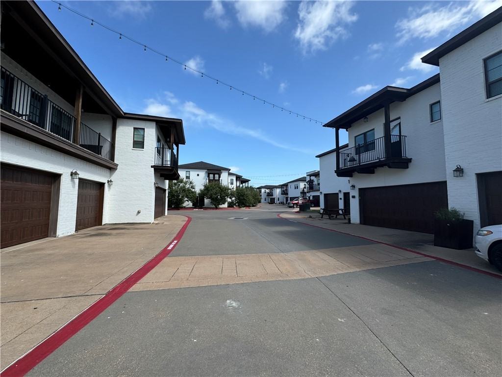 203 Brentwood Dr E #203-11 - Photo 6 of 13