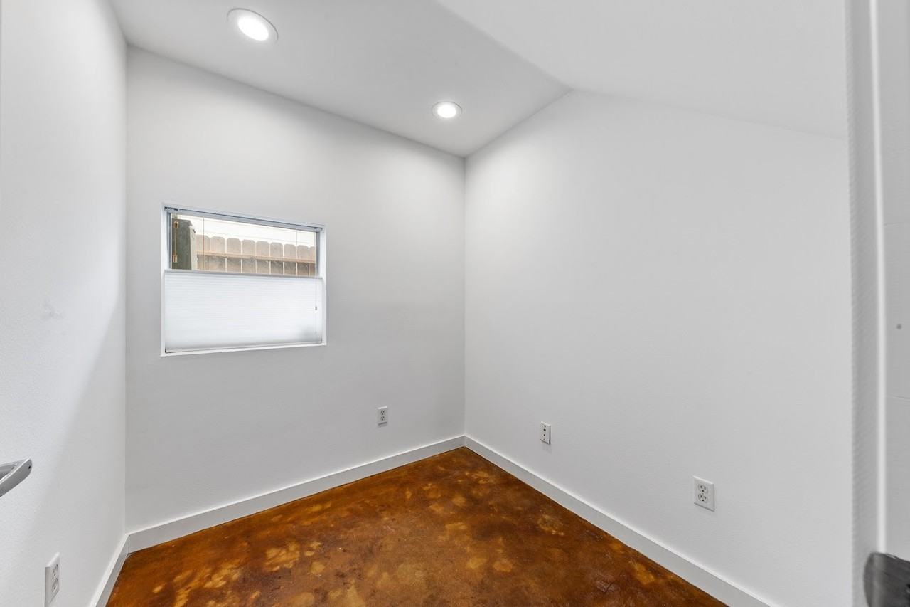 2614 Chenevert St #2614 - Photo 5 of 34