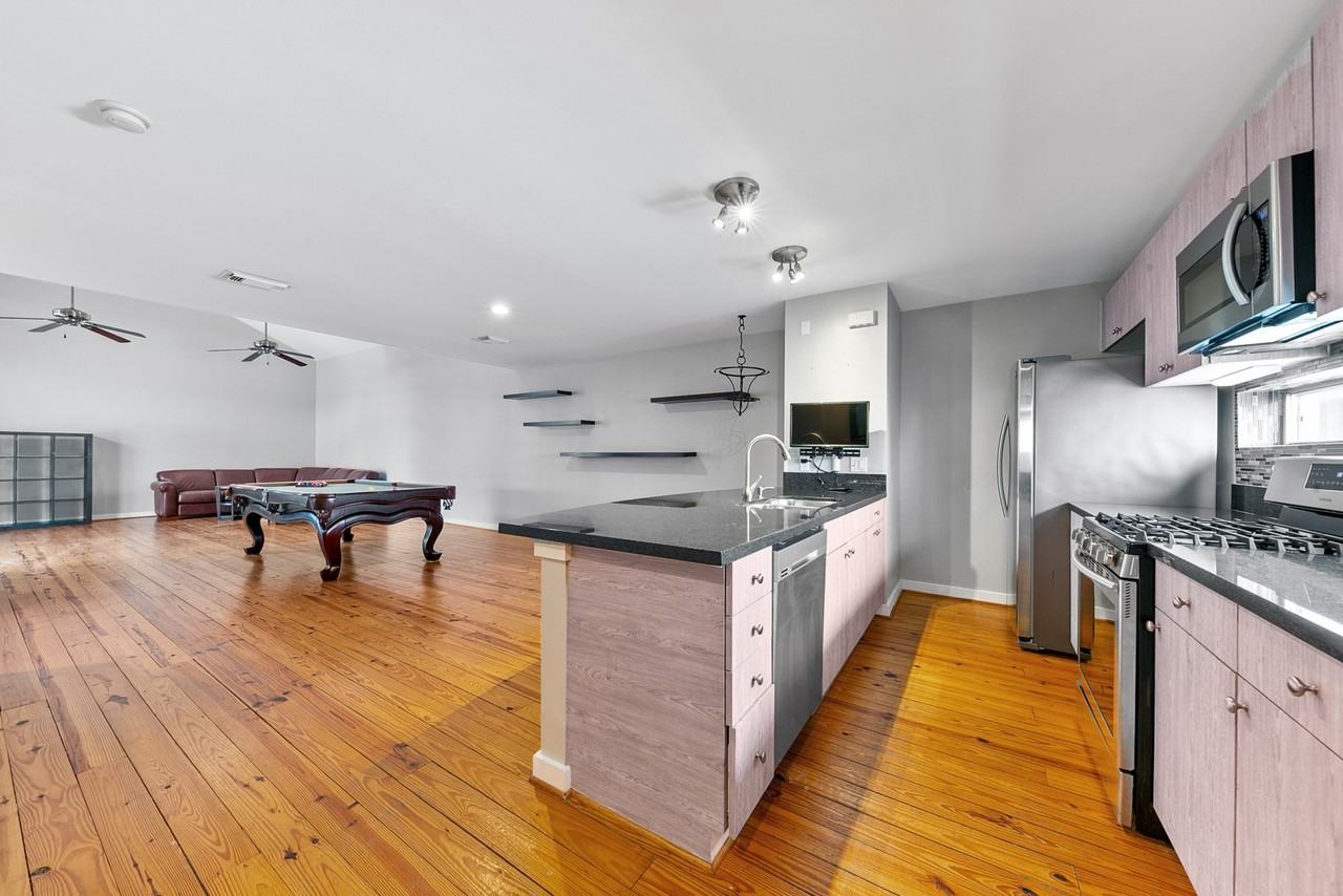 2614 Chenevert St #2614 - Photo 7 of 34