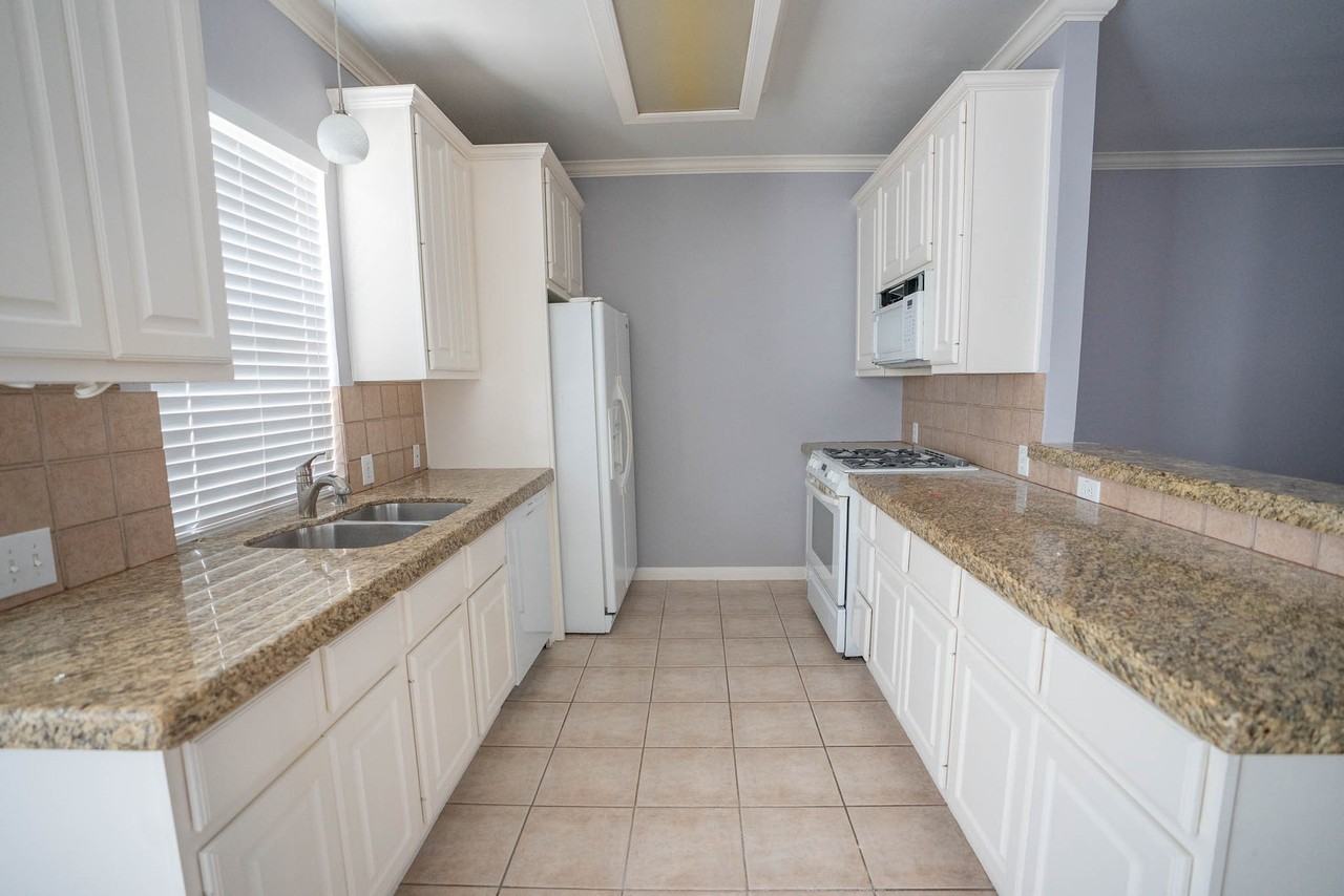 1515 Drew St #1515 - Photo 4 of 15