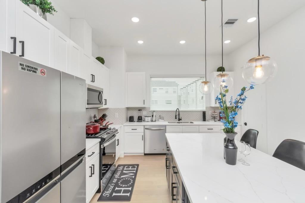 2722 Anita St #2722 - Photo 3 of 36