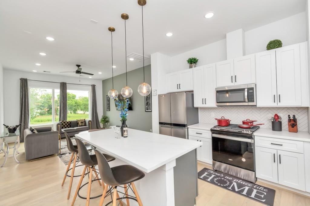 2722 Anita St #2722 - Photo 4 of 36