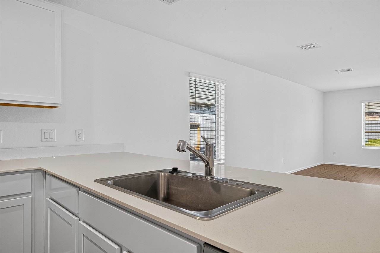 27130 Breakaway Ln #27130 - Photo 7 of 41