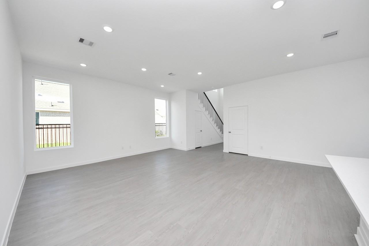 27111 Blue Pool Dr #27111 - Photo 3 of 38