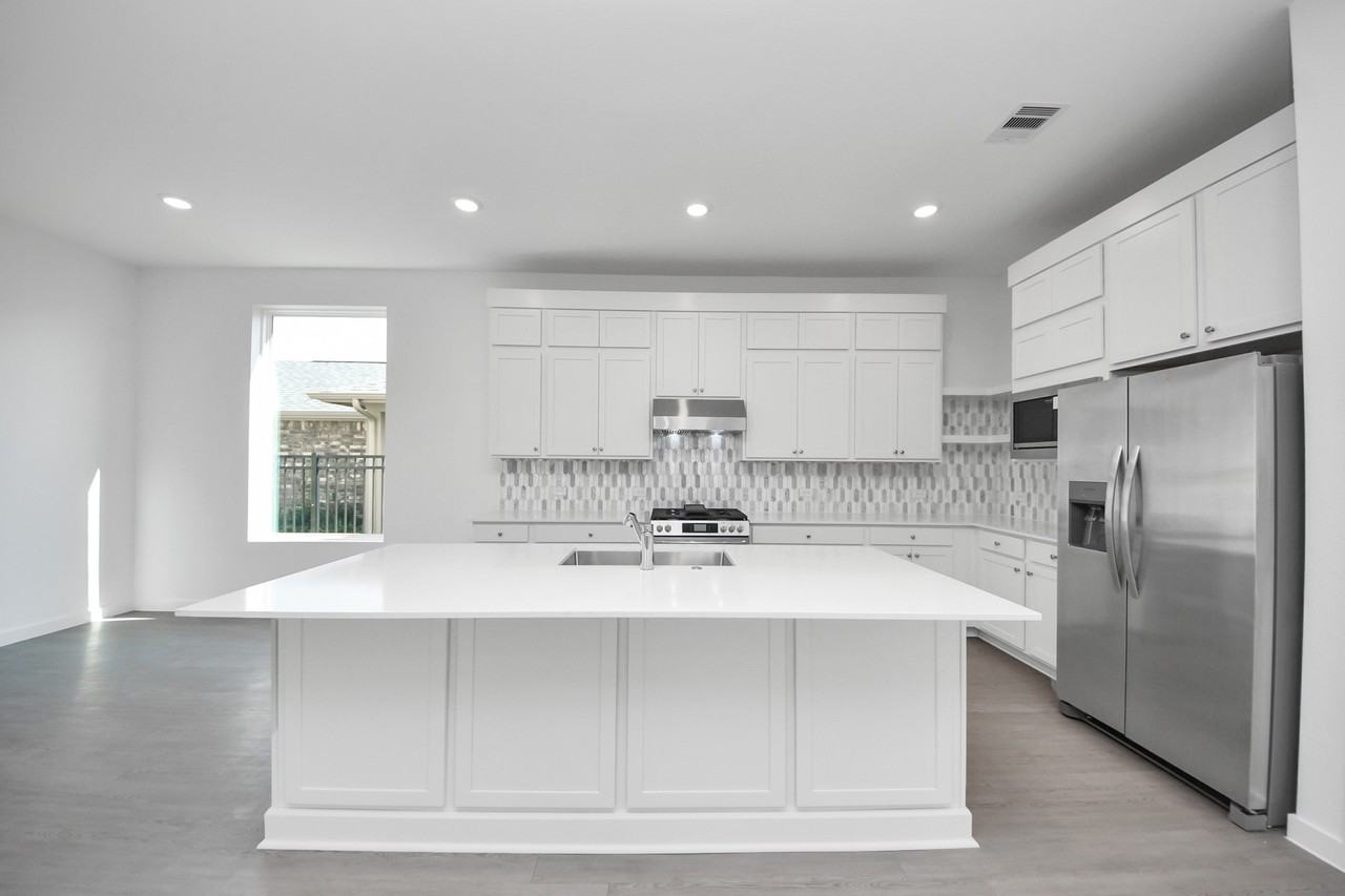 27111 Blue Pool Dr #27111 - Photo 5 of 38